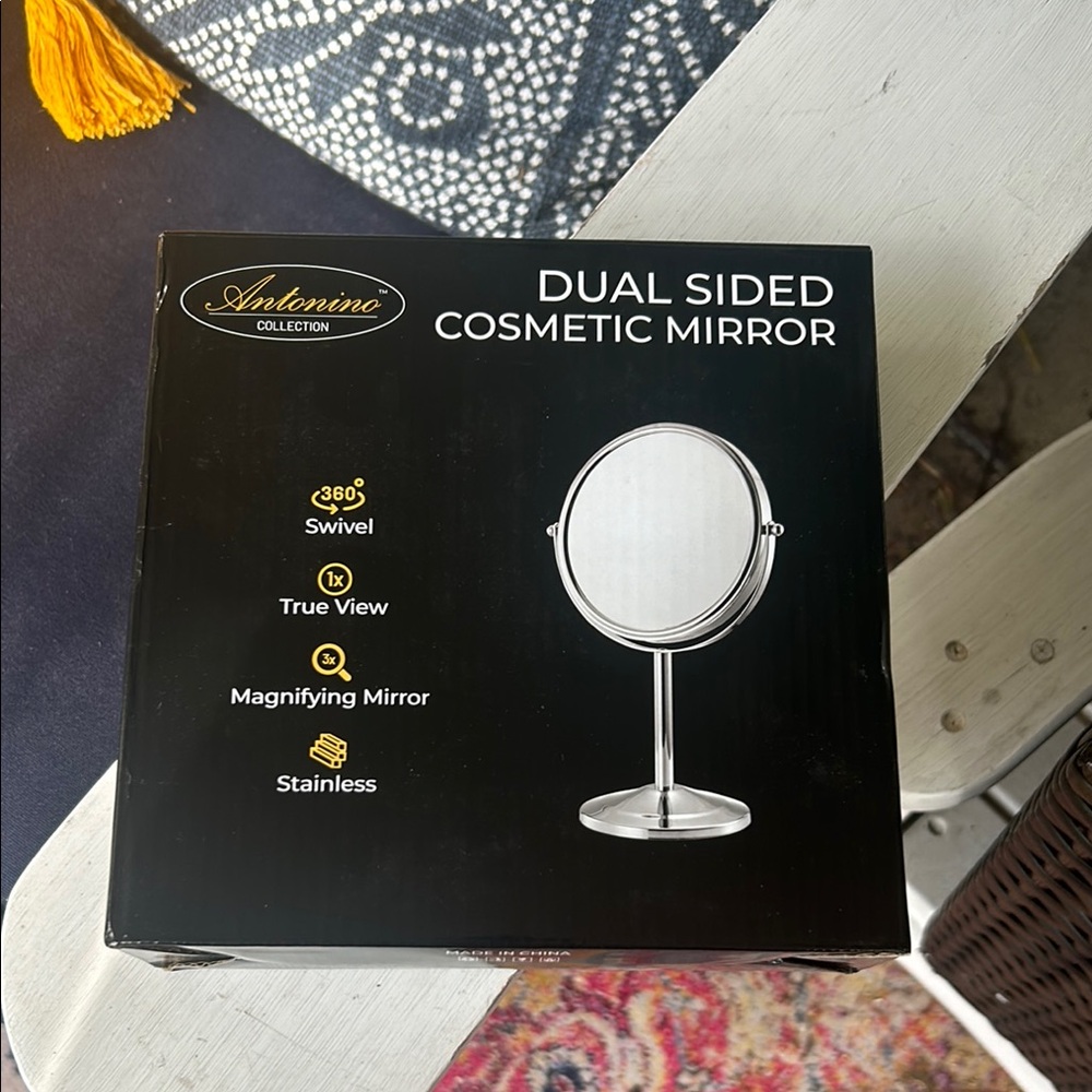 DUAL SIDED COSMETIC MIRROR